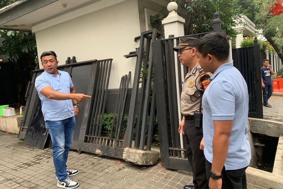 Bukan Jadi Tembok Ratapan, Pagar Rumah Jusuf Kalla Justru Ditabrak